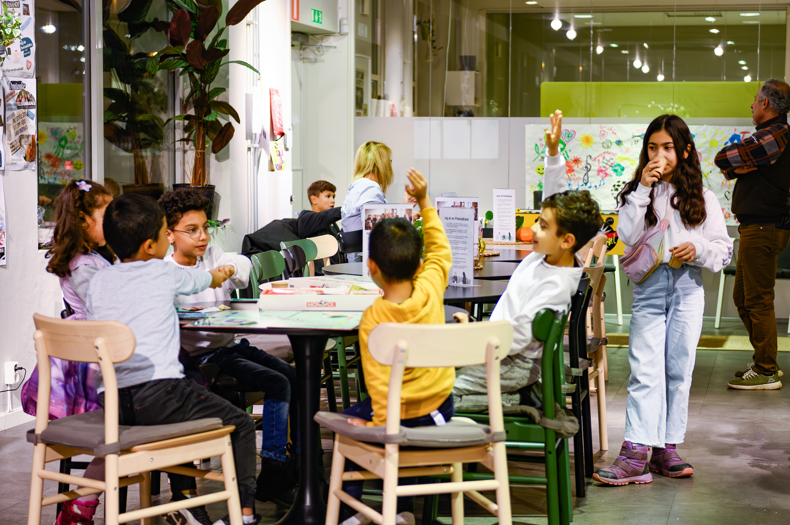 Barn på mötesplatsen på Söder