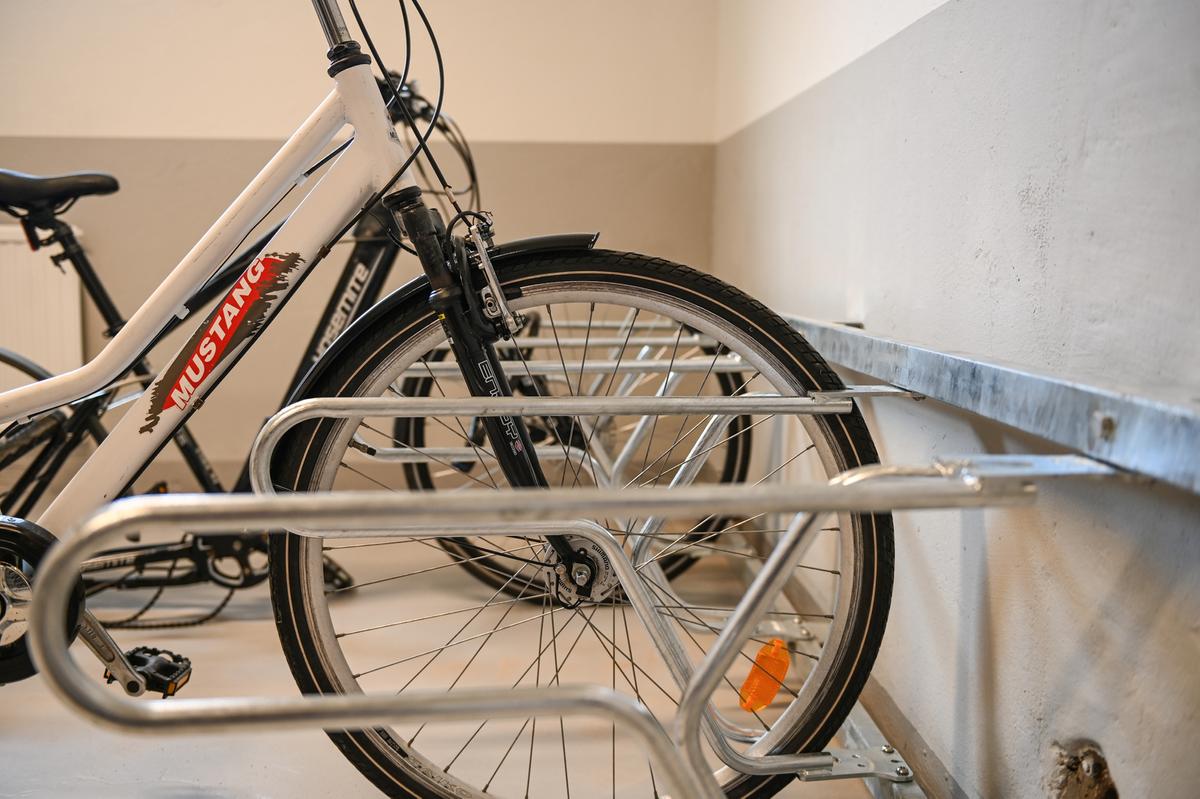 Cykelställ med säkerhetskedja