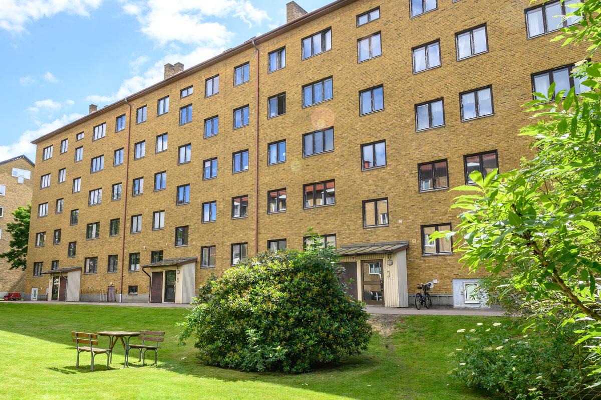 Bild på byggnad som ska renoveras på Slottshöjden