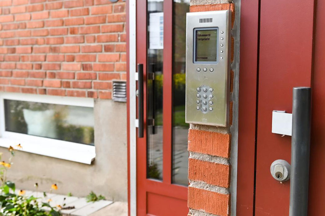 Porttelefon, elektroniskt passagesystem kopplat till telefonen